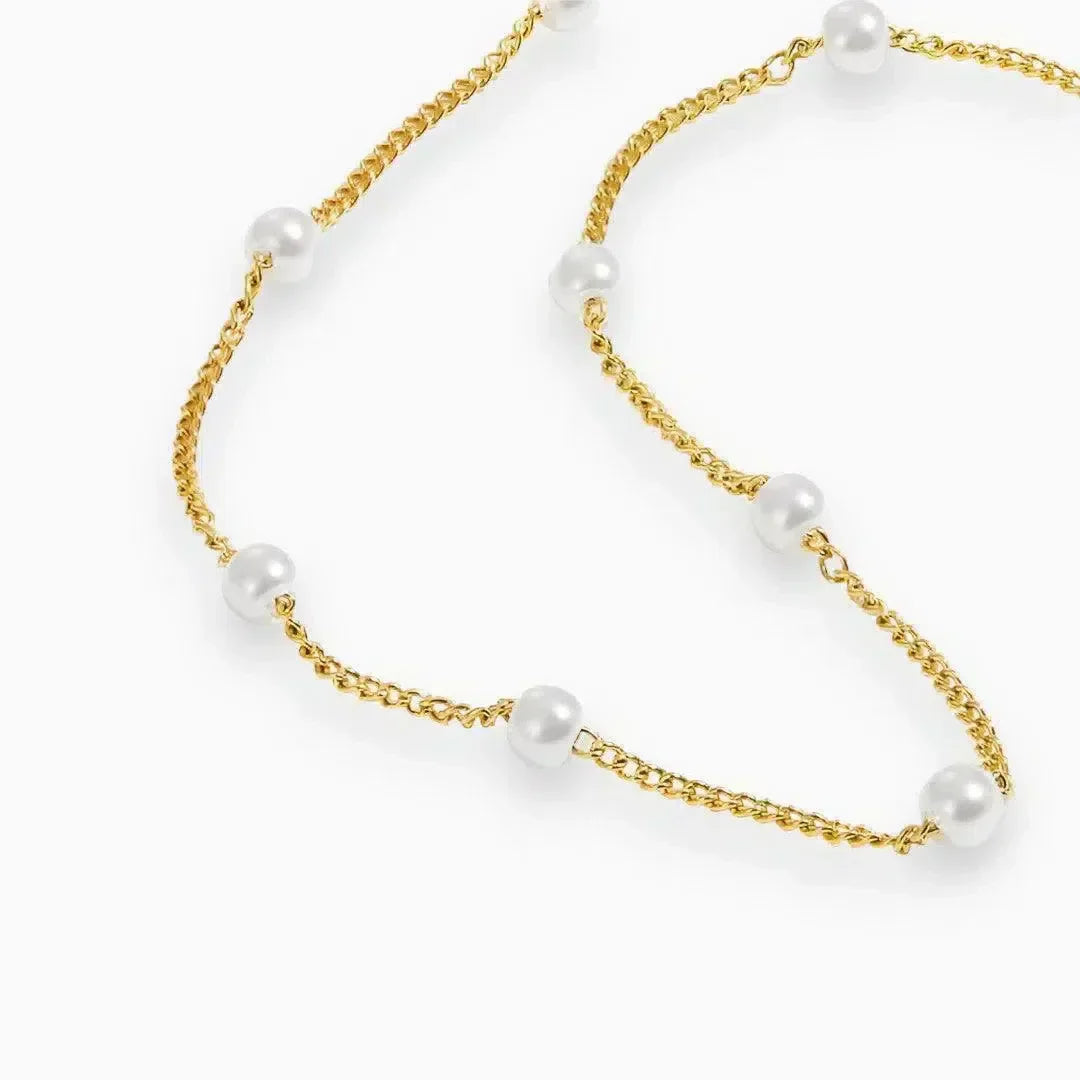 Albéna | Pearl Necklace with Timeless Charm